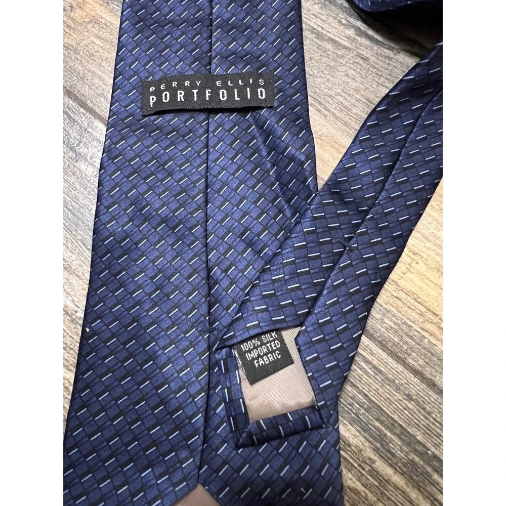 Perry Ellis Portfolio 100% Silk Tie Blue Black Geometric Pattern Formal Neckwear